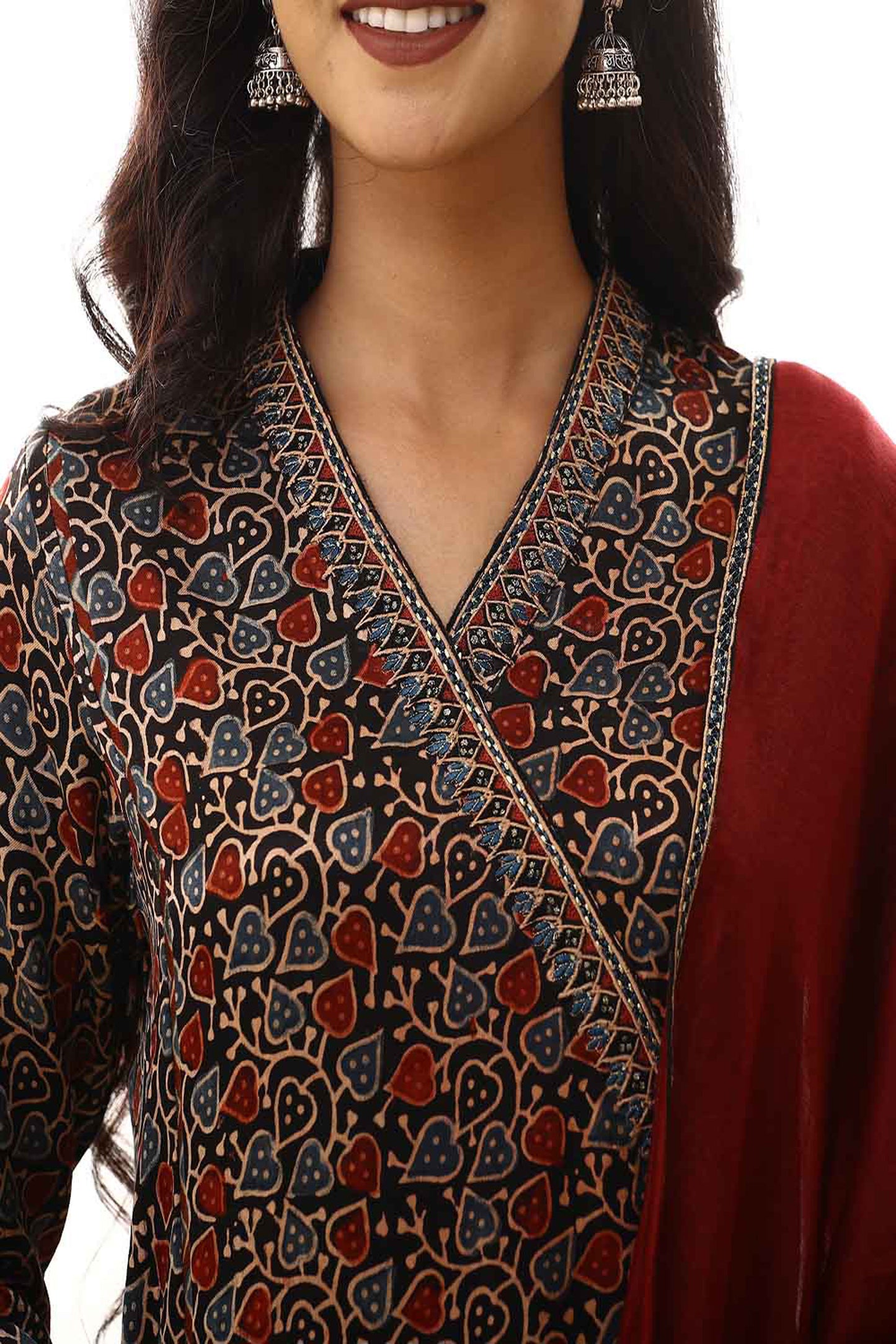 Black mashru silk embroidered suitset