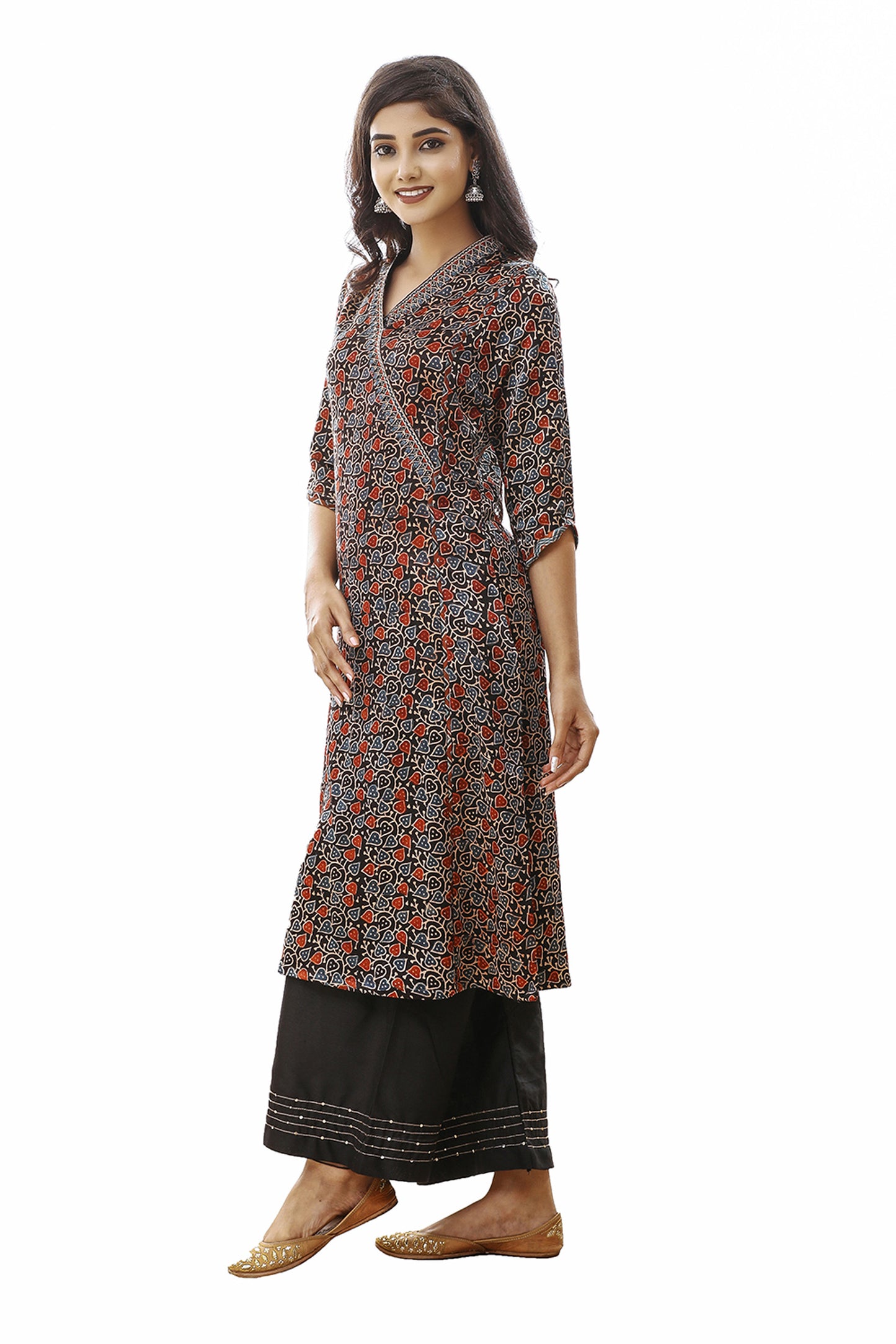 Black mashru silk embroidered suitset