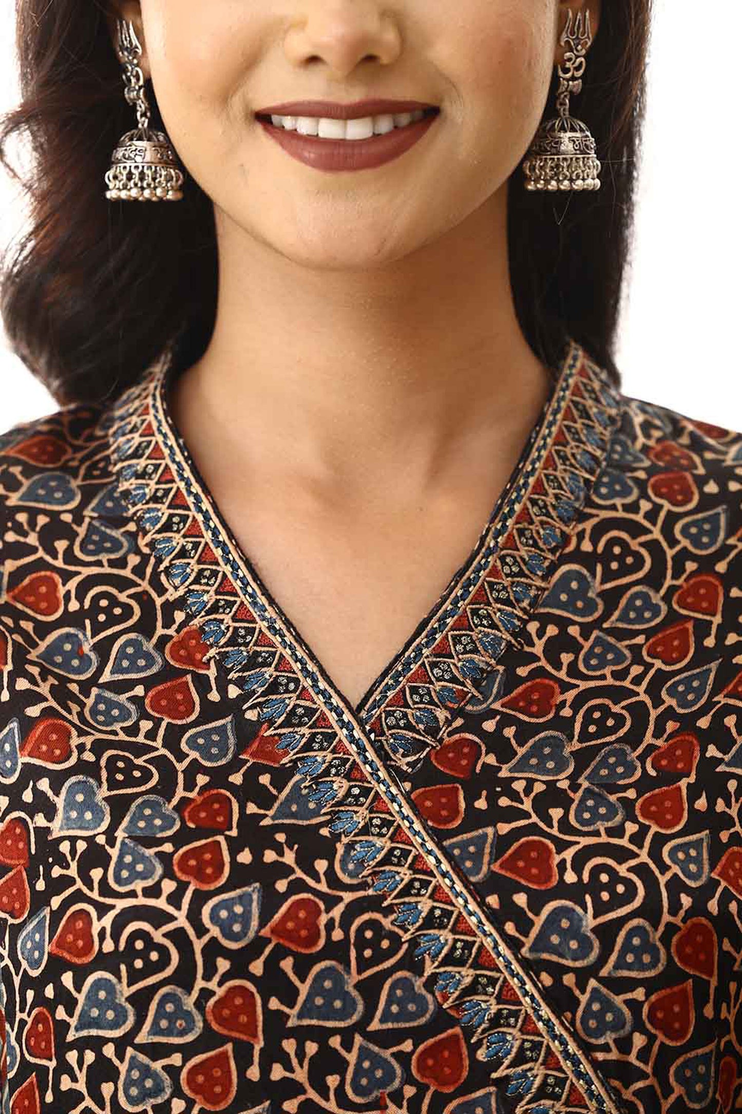 Black mashru silk embroidered suitset