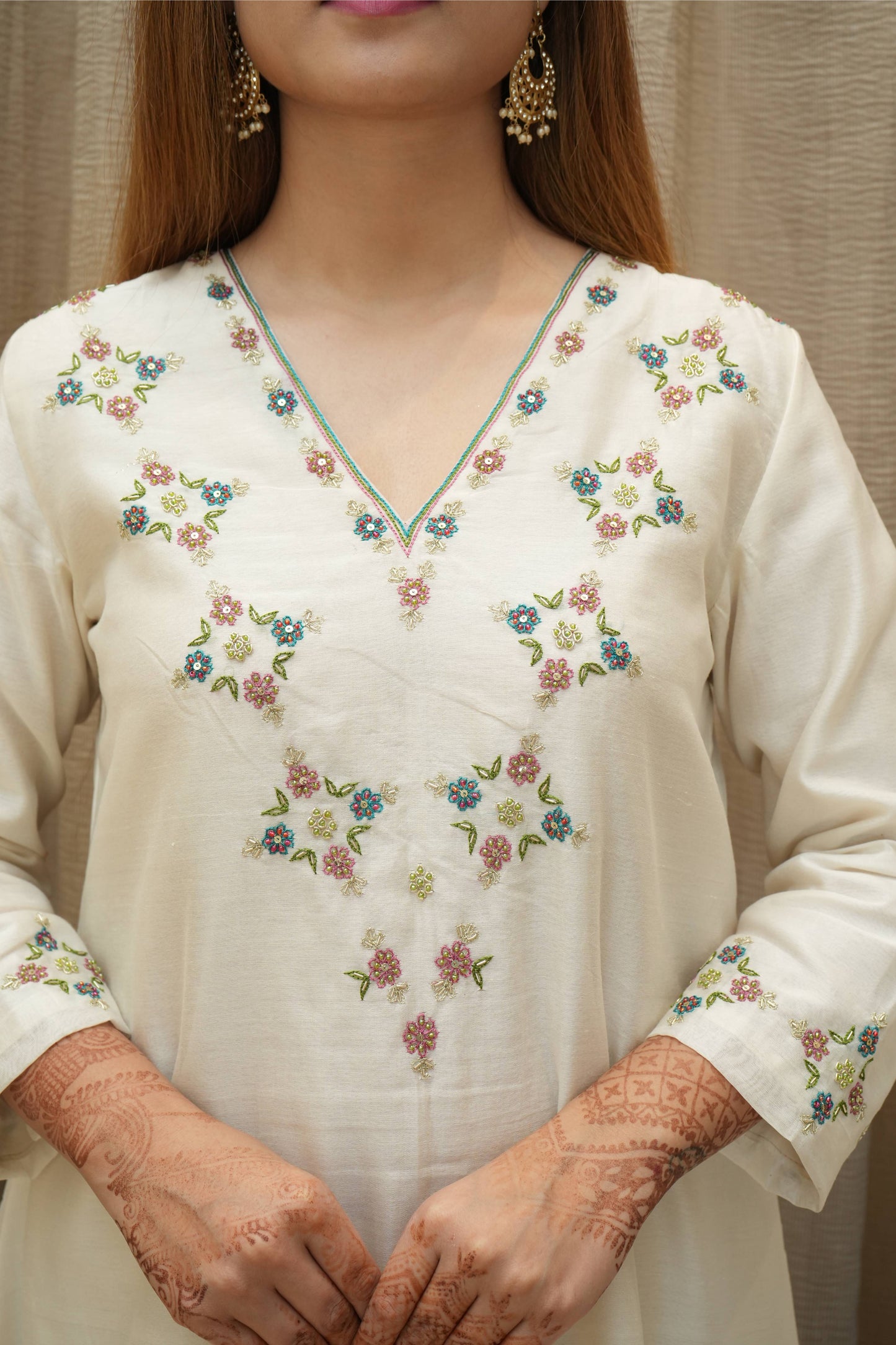 White V neck Embroidered Chanderi Suitset - Set of 3