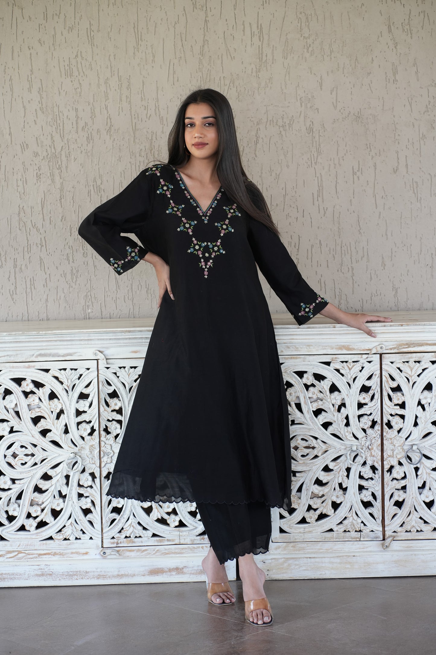 White V neck Embroidered Chanderi Suitset - Set of 3