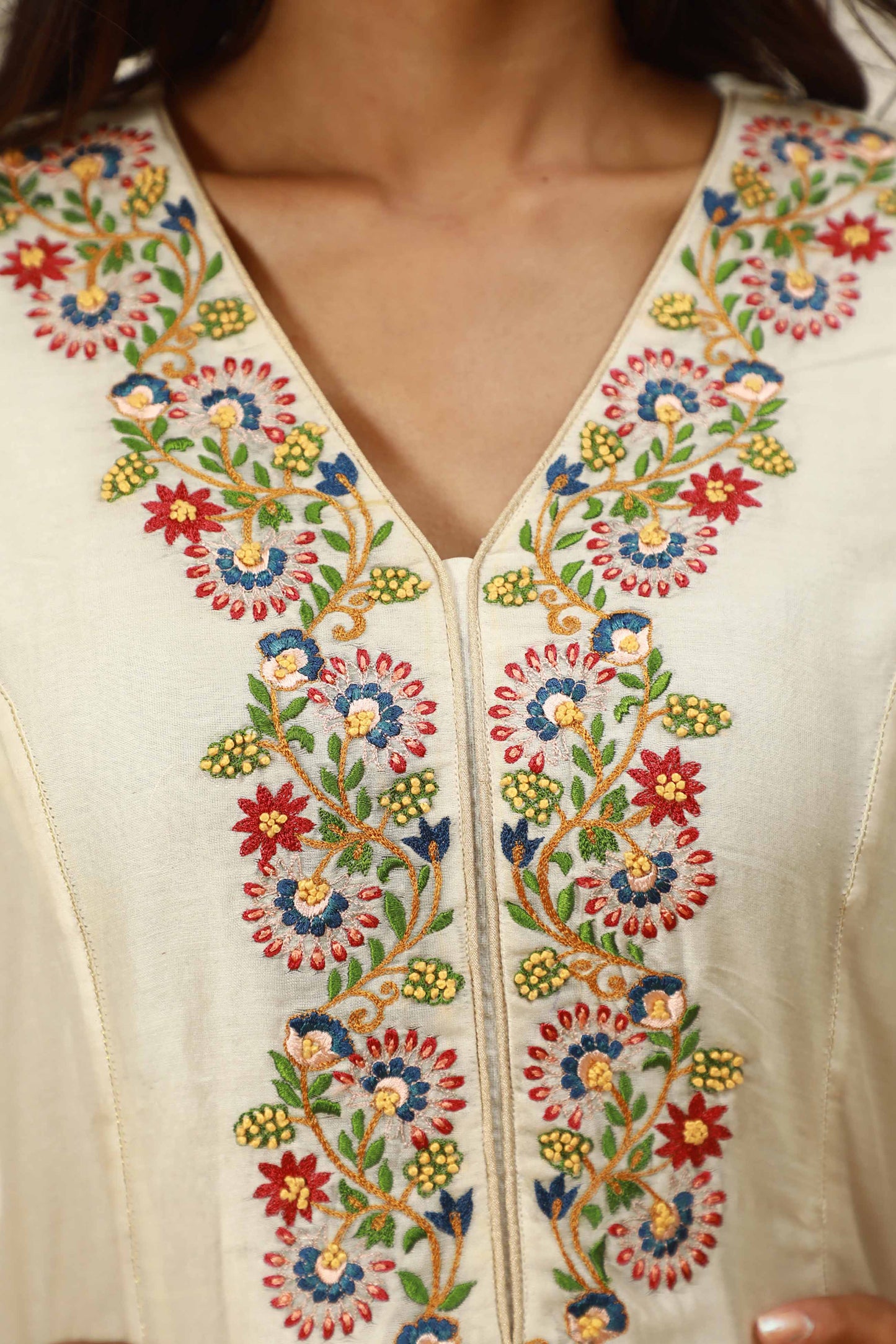 White Chanderi Floral Embroidered Suit Set-Set of 3