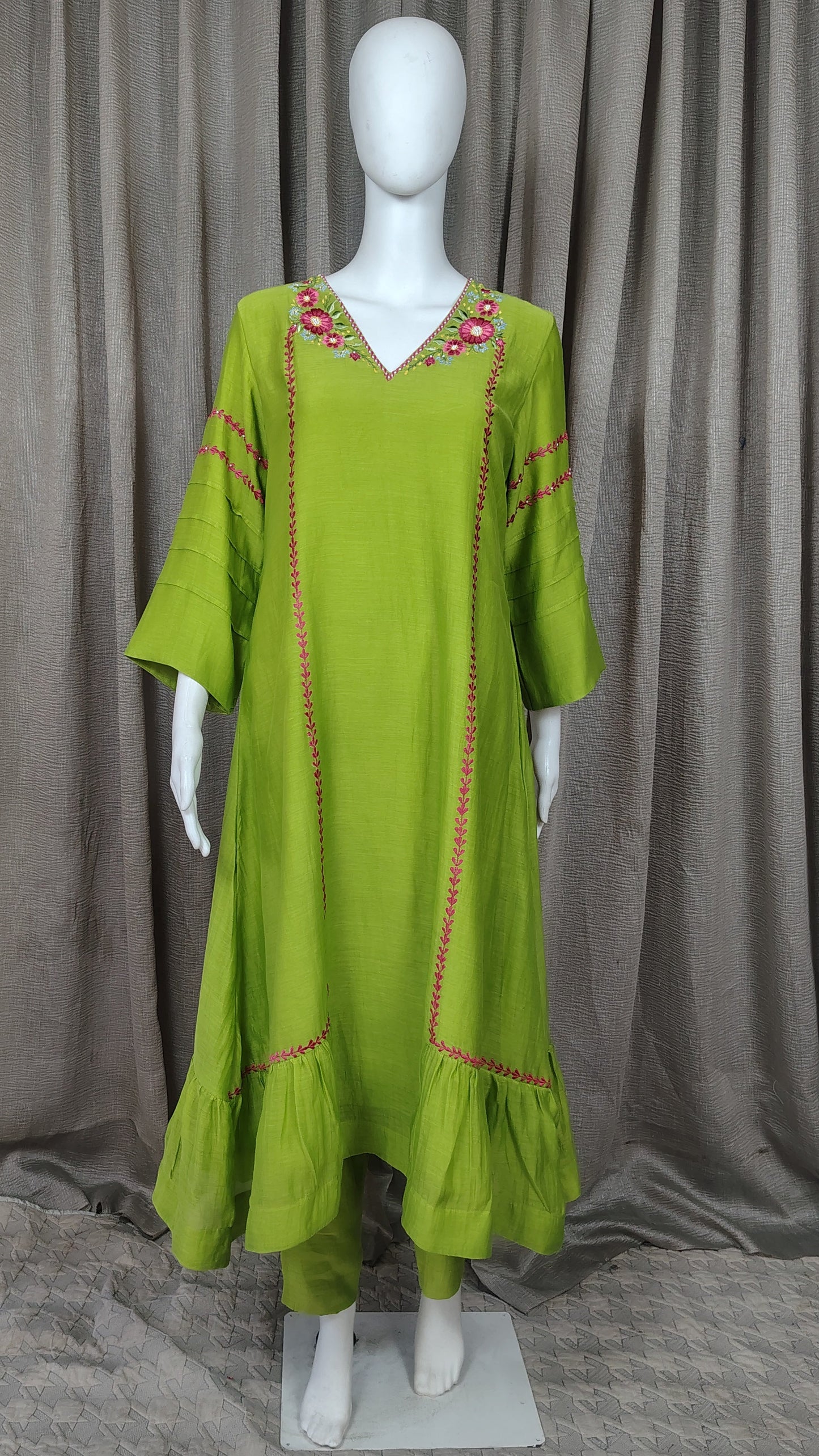Light Green Mul Chanderi Silk Embroidered Kurta WIth Pants