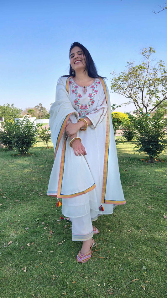 White organza patched multicolor Chanderi suitset