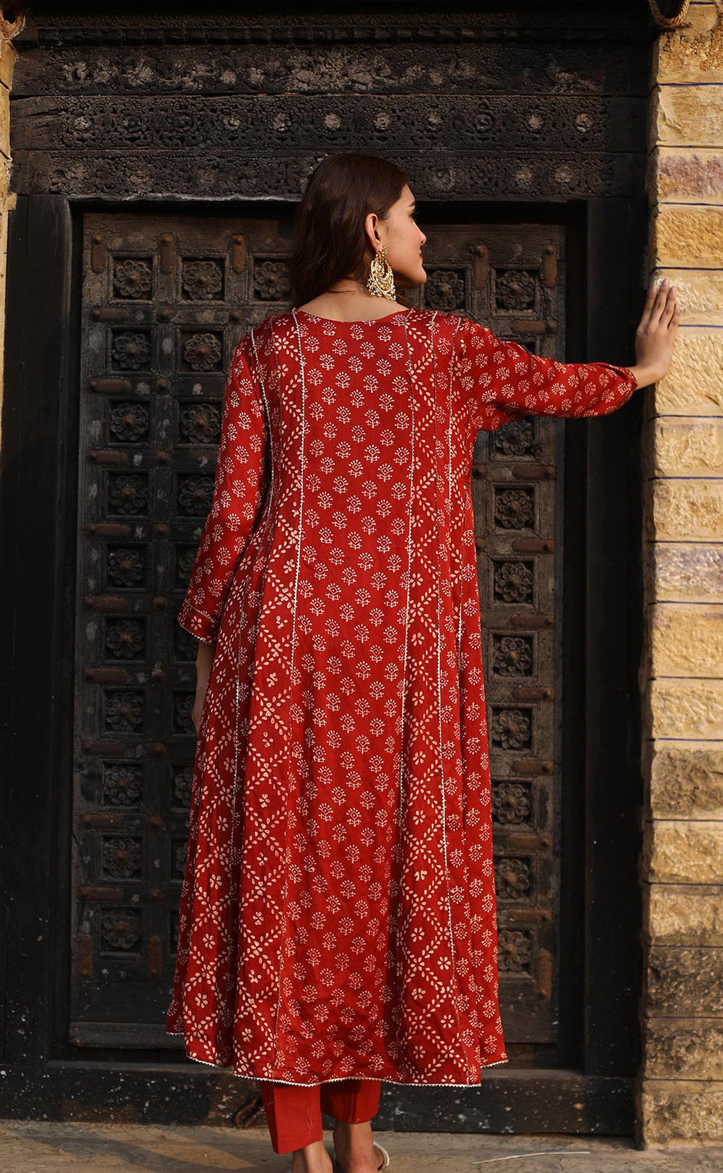 Red Modal Suitset