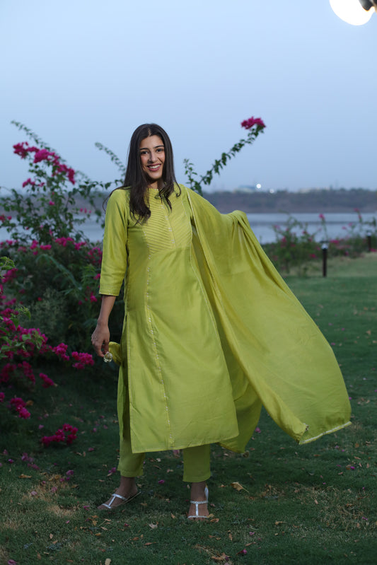 Green silk zari suitset