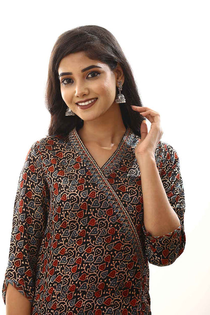Black mashru silk embroidered suitset