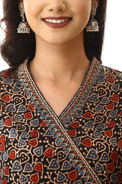 Black mashru silk embroidered suitset
