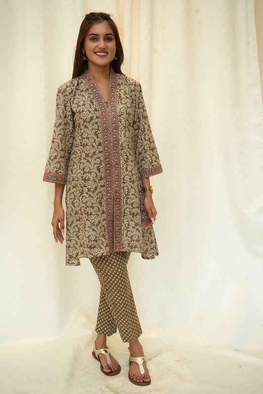 Ochre silk Multicolor embroidery Cordset