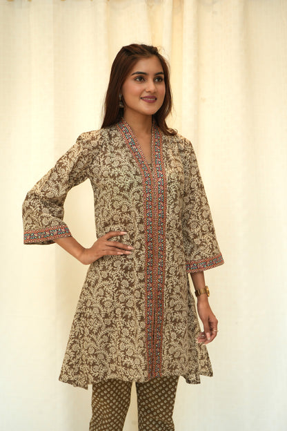 Ochre silk Multicolor embroidery Cordset