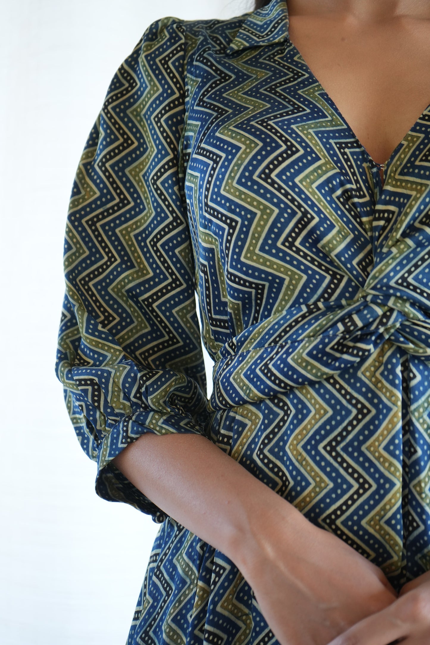 Green zigzag front knot style dress