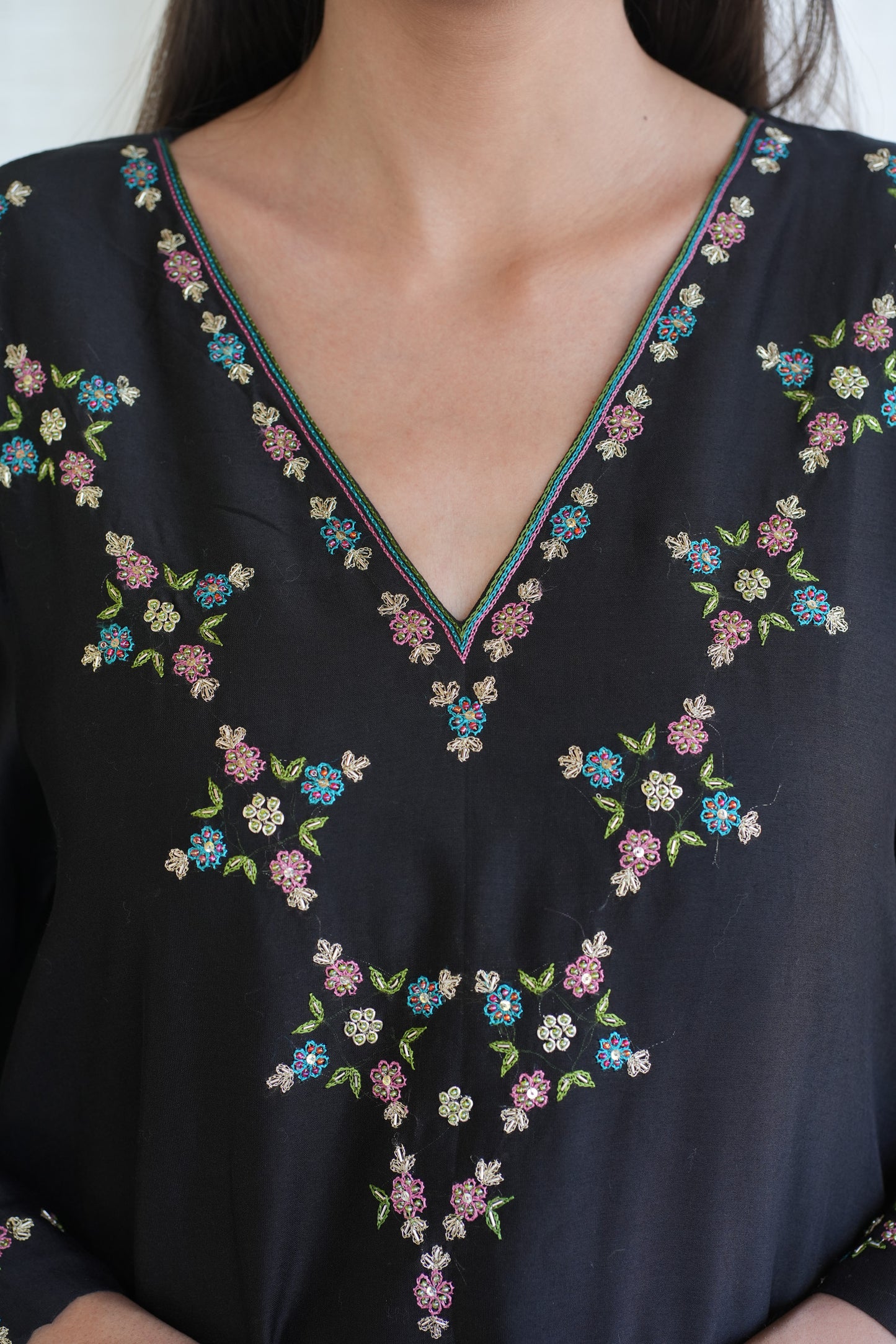 White V neck Embroidered Chanderi Suitset - Set of 3