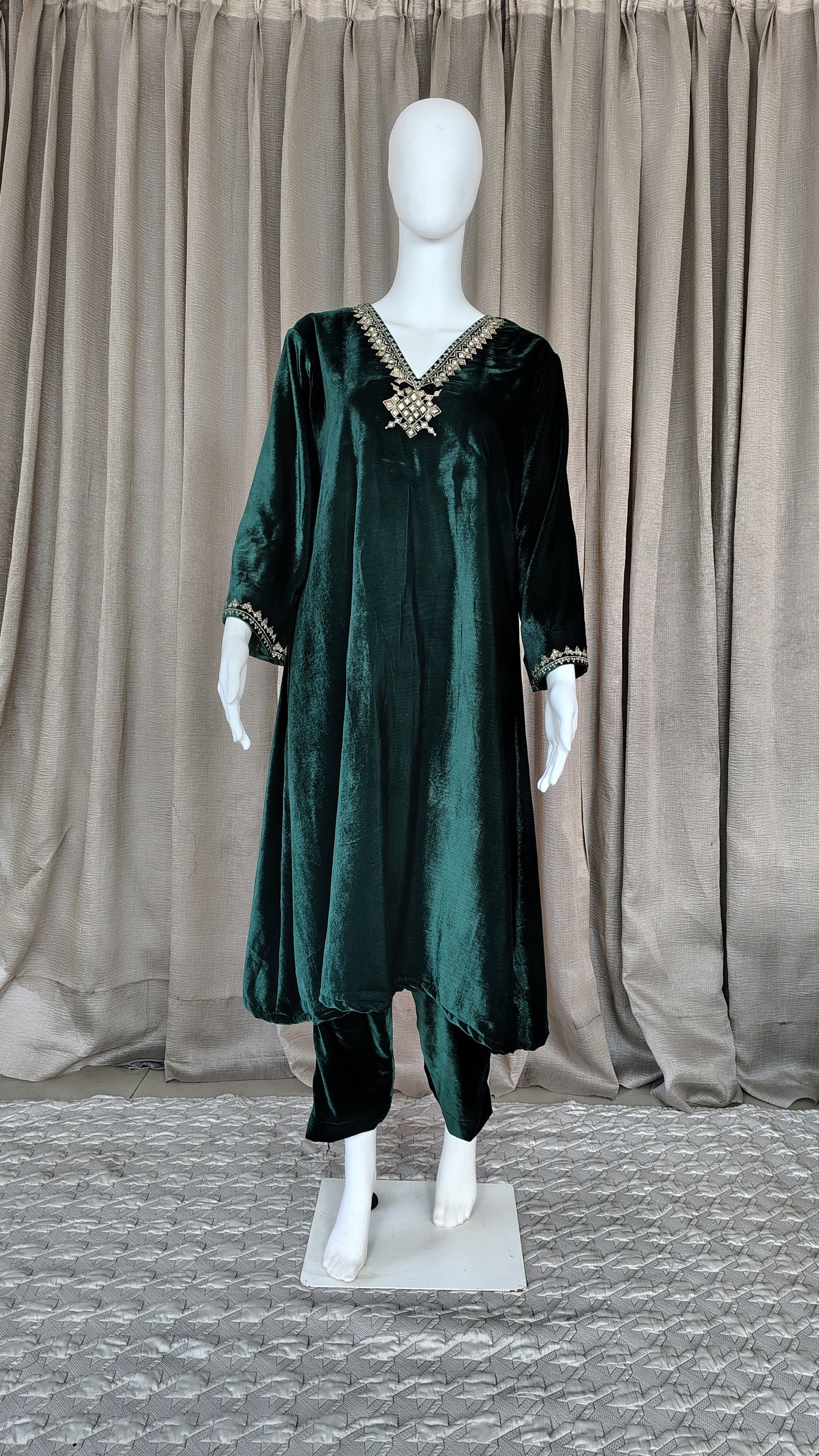 Green Velvet Zari Embroidered Kurta and Pant