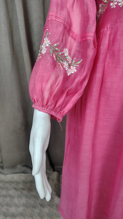 Pink Mul Chanderi Silk Embroidered Kurta With Pants