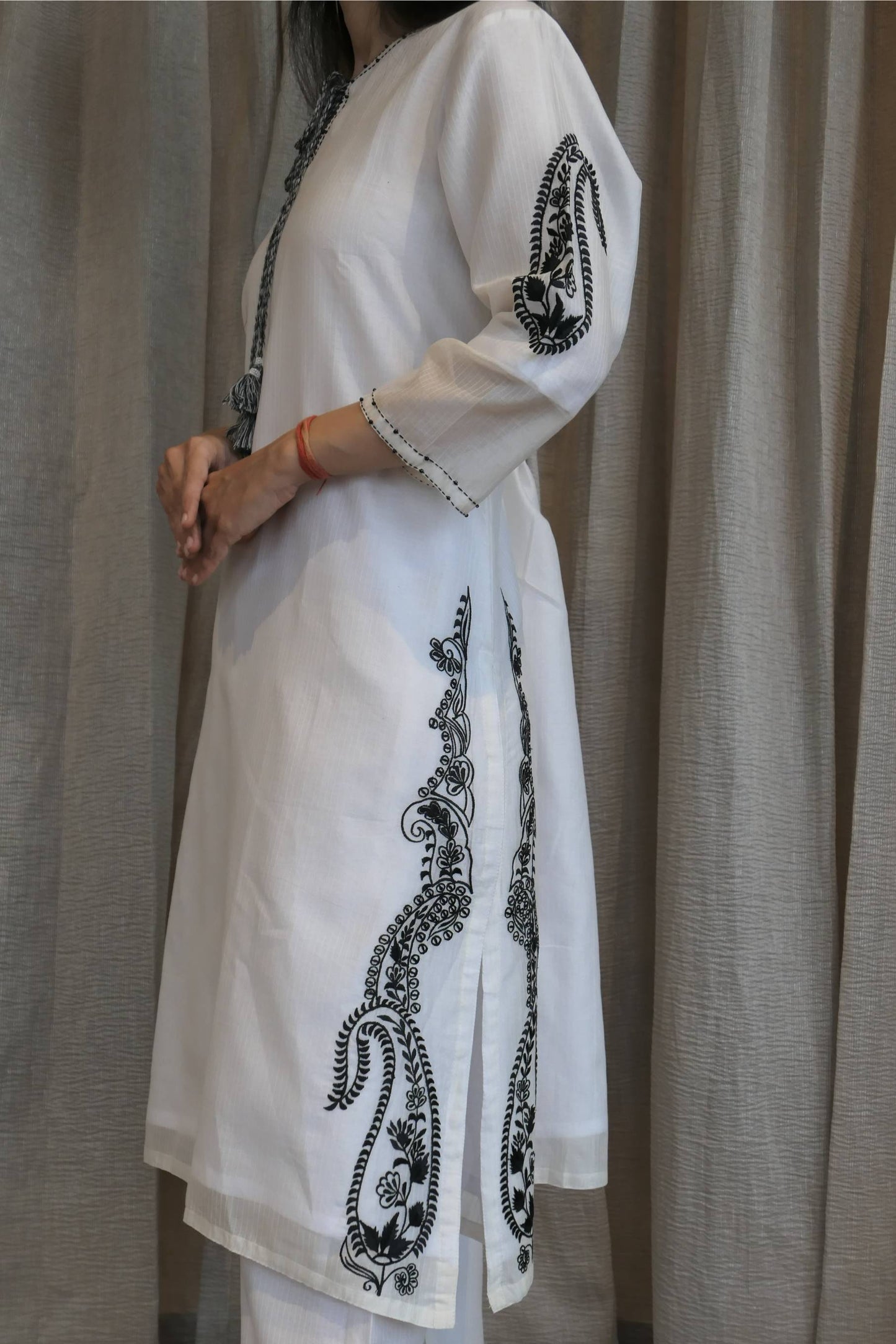 White Chanderi Black Silk Thread Embroidered Kurta And Pant 2 pc set